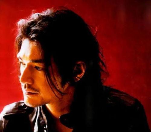 娱乐圈对金城武评价,娱乐圈中的璀璨明星，魅力四射的东方王子”